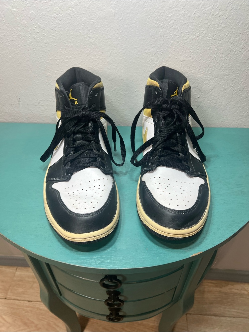 Nike Air Jordan Men's Black yellow and white Sneakers - Picture 4 of 16